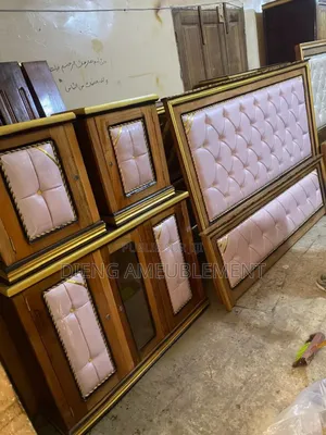 Double Lit Avec Coiffeuse