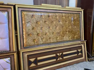 Double Lit Avec Coiffeuse