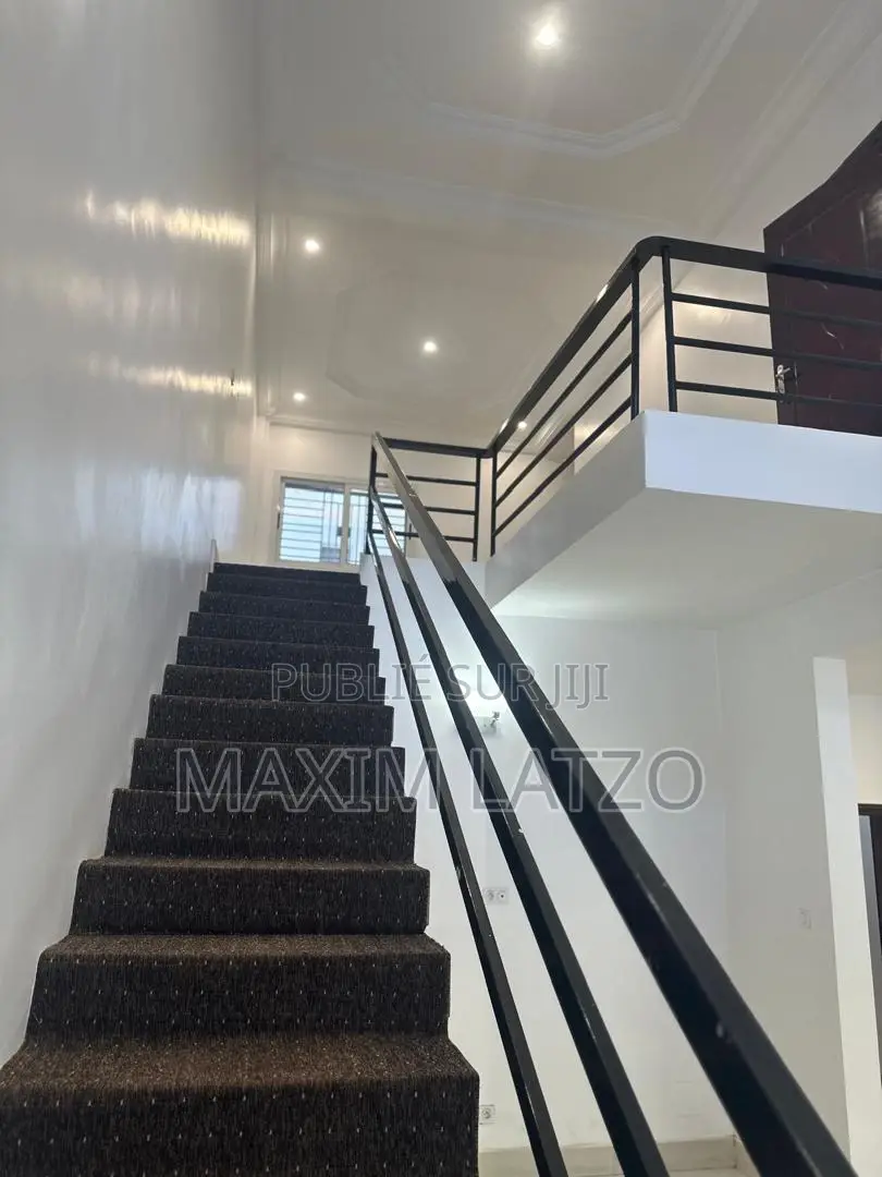 3chbre Appartement dans Almadies à Louer