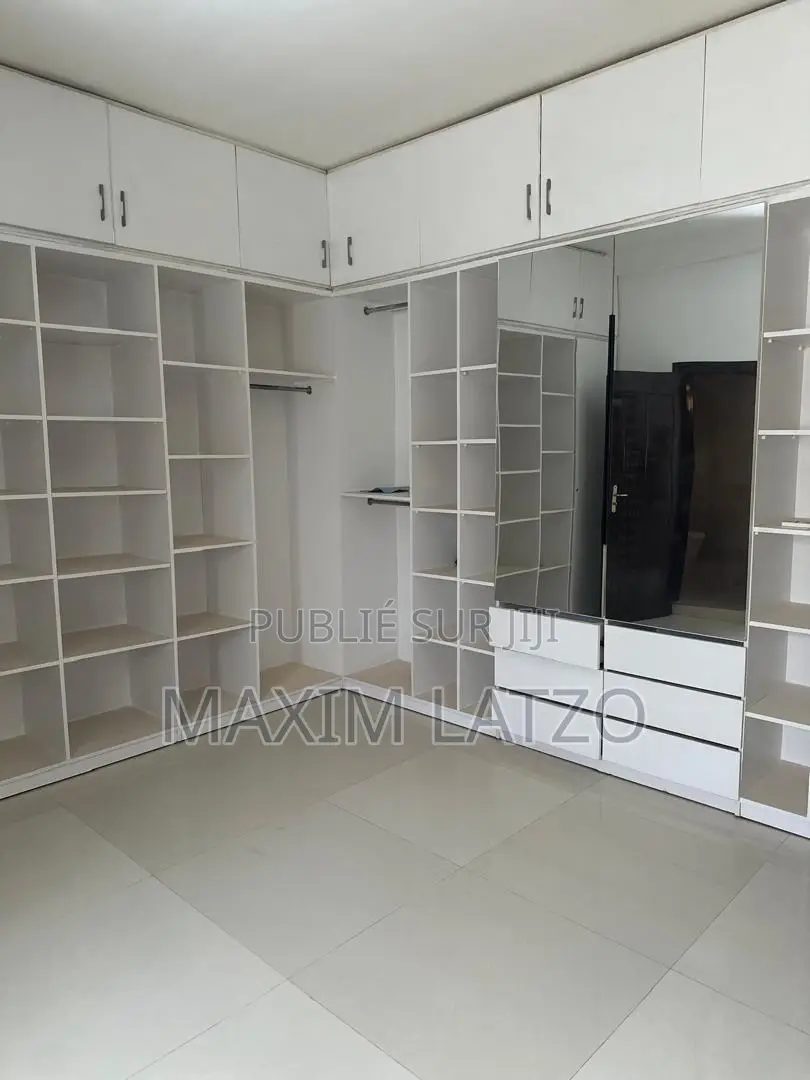 3chbre Appartement dans Almadies à Louer