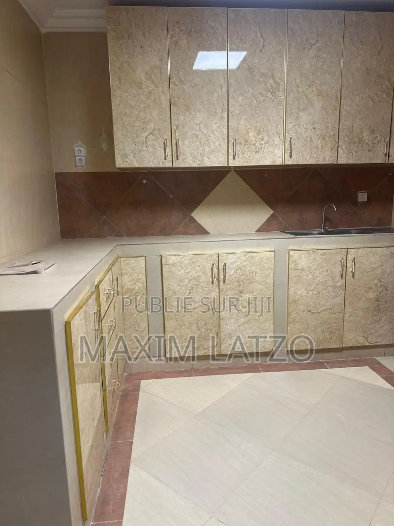 3chbre Appartement dans Almadies à Louer