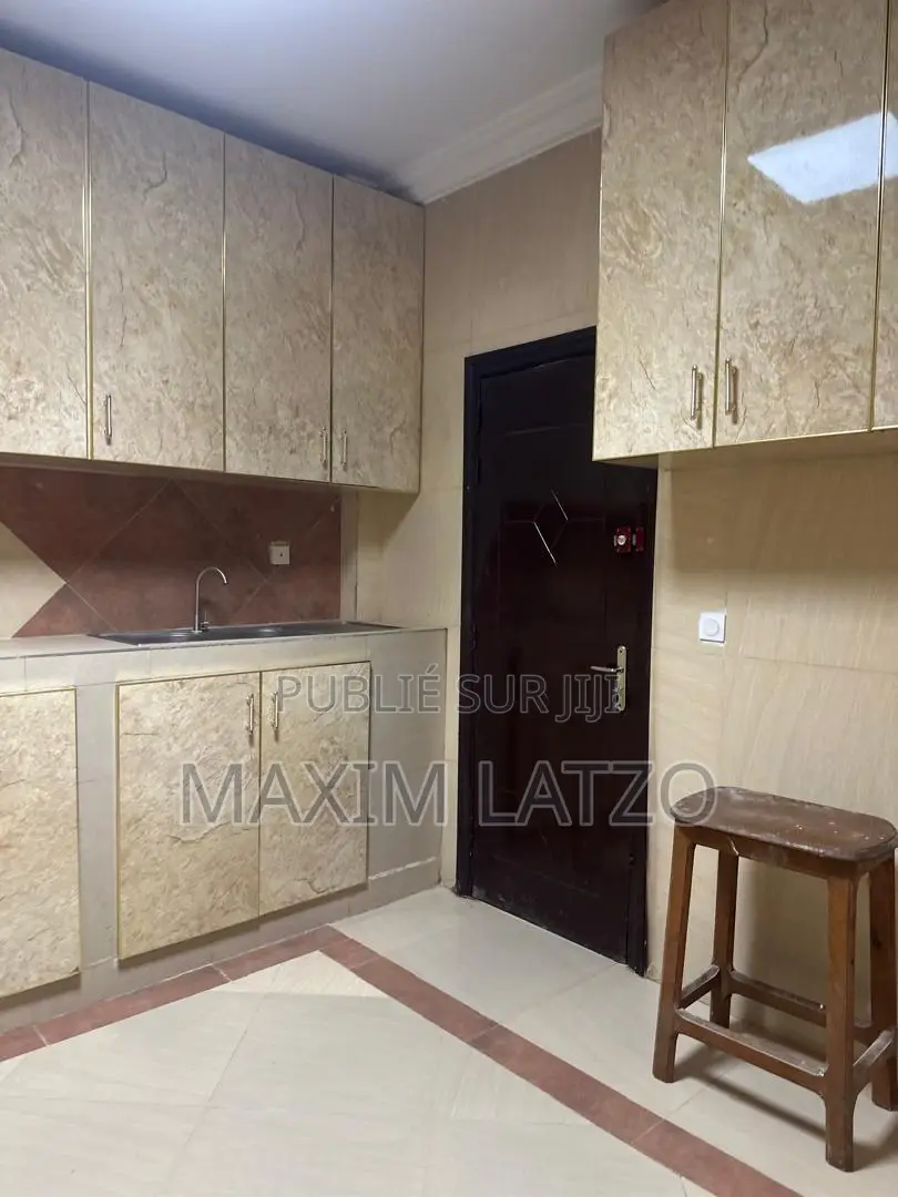 3chbre Appartement dans Almadies à Louer