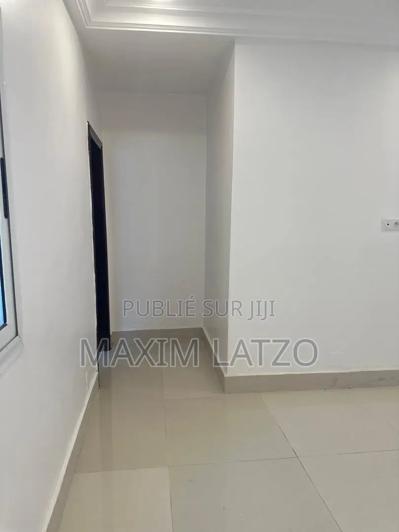 3chbre Appartement dans Almadies à Louer
