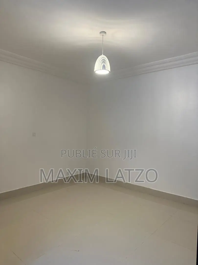 3chbre Appartement dans Almadies à Louer