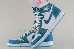 Photo - *Nike Air Jordan 1 Retro High Og*