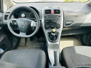 Toyota Auris 2014 Gris