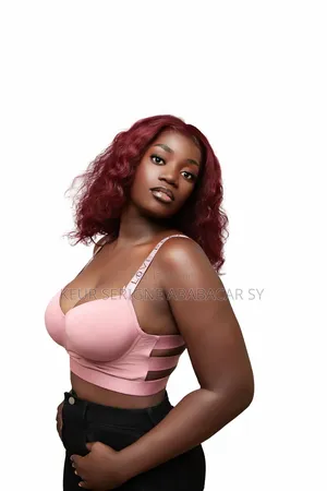 Photo - Admirez Notre Nouveau Soutien-gorge Gainant Et Stylé.