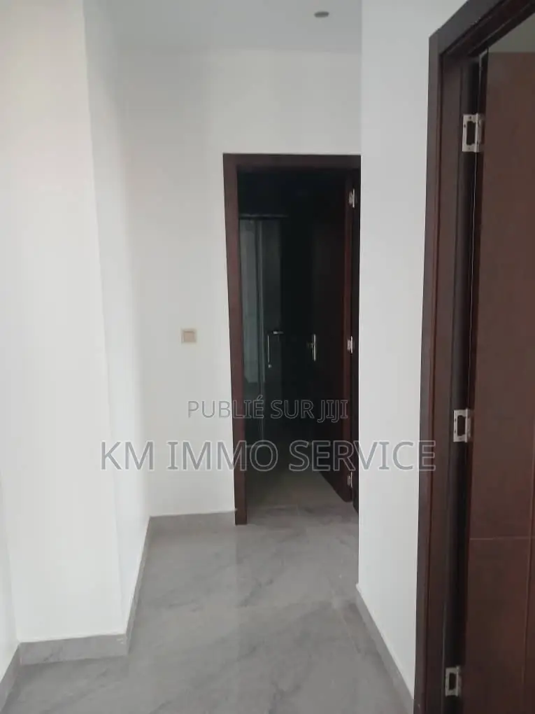 3chbre Appartement dans Km Immo Service, Mermoz Sacré-Cœur à Louer