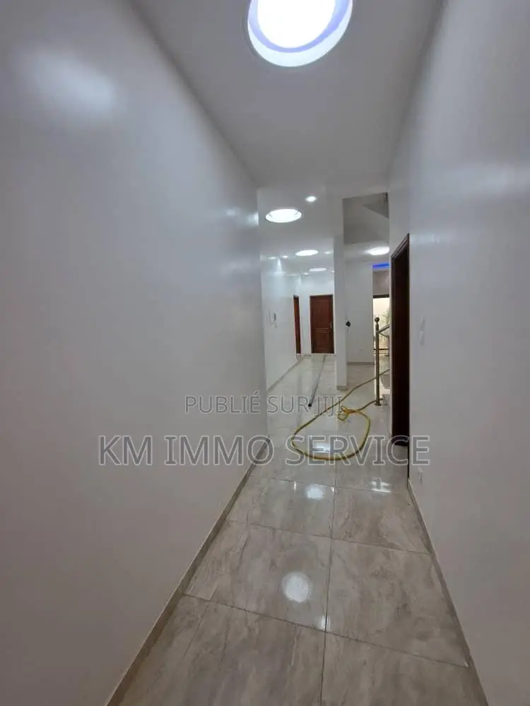 3chbre Appartement dans Km Immo Service, Mermoz Sacré-Cœur à Louer