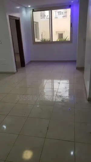 3chbre Appartement dans Sambou Immo, Yoff à Louer
