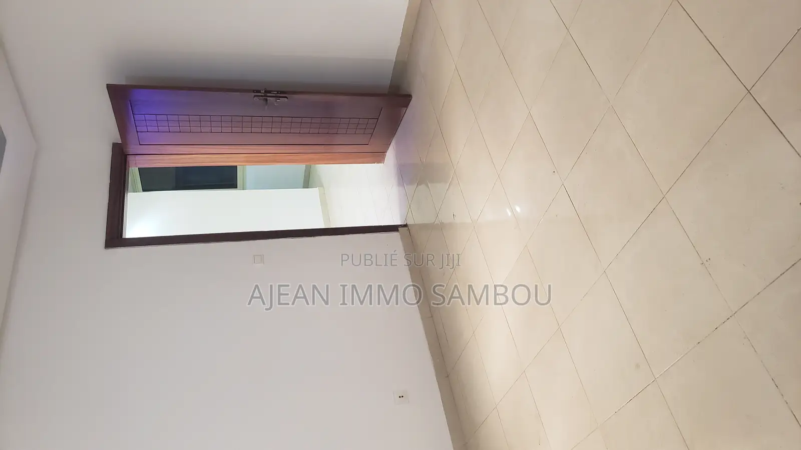 3chbre Appartement dans Sambou Immo, Yoff à Louer