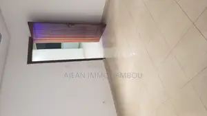 3chbre Appartement dans Sambou Immo, Yoff à Louer