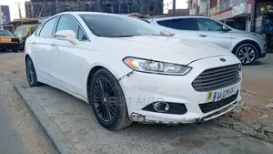 Photo - Ford Fusion 2013 Blanc