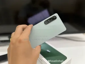 Photo - Sony Xperia 1 IV 256 GB Vert