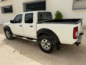 Nissan NP300 2017 Blanc cassé