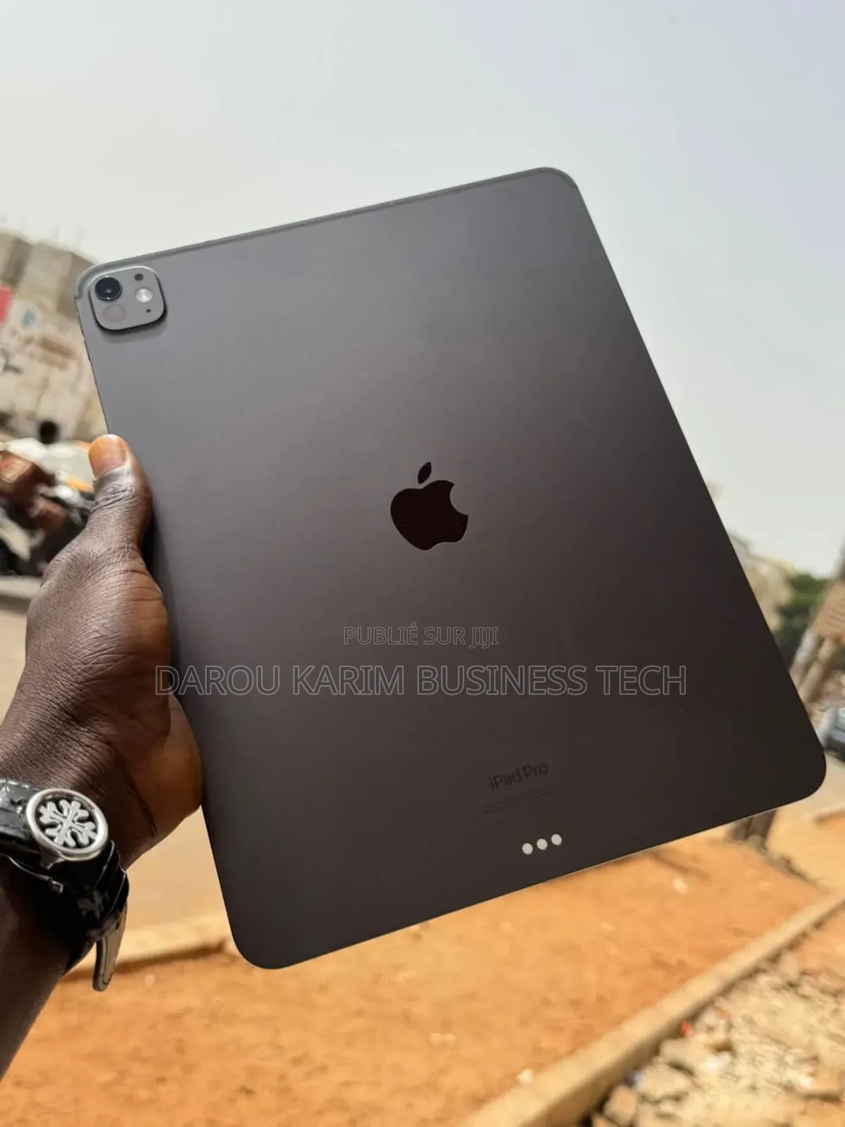 New Apple iPad Pro 13 (2024) 256 GO Autre