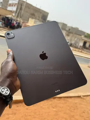 New Apple iPad Pro 13 (2024) 256 GO Autre