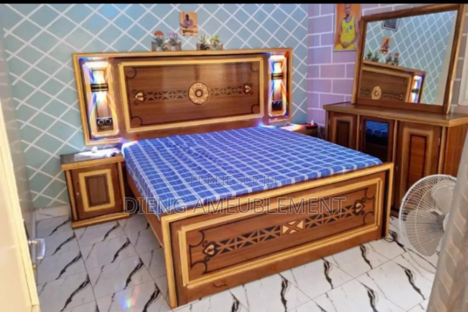 Double Lit Avec Coiffeuse