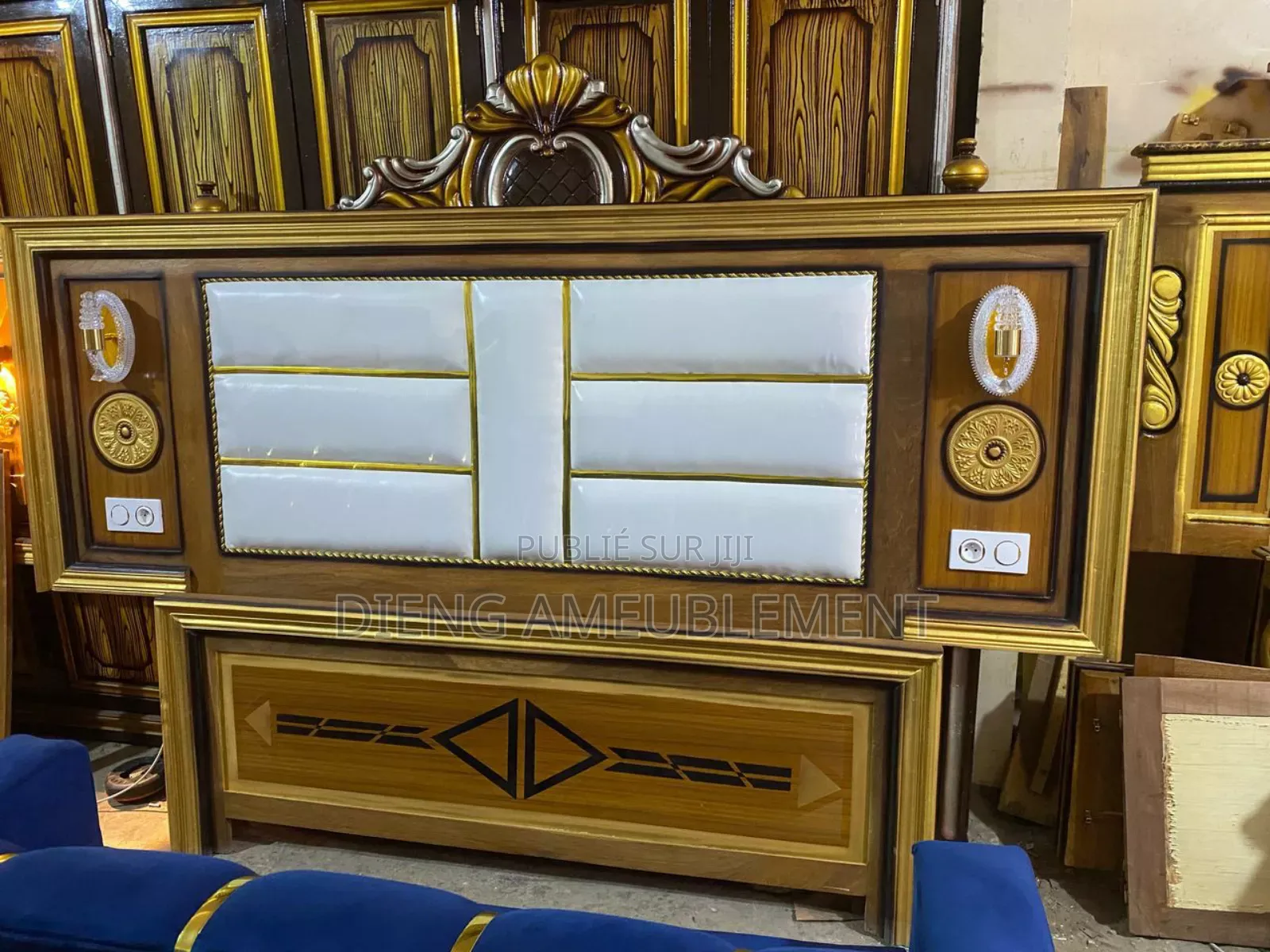 Double Lit Avec Coiffeuse