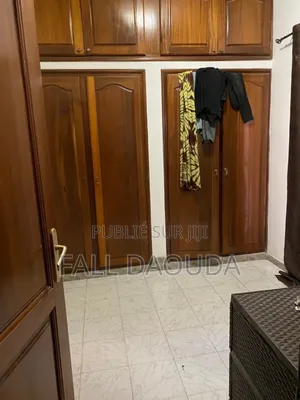 Furnished 5chbre Villa dans Grand Dakar à Vendre