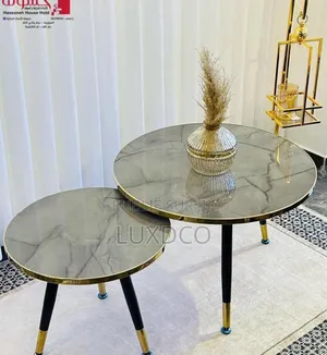 Photo - Table d'Appoint Ronde, Table Basse Moderne en Bois.