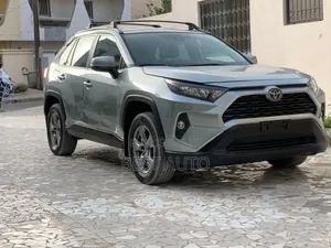 Photo - Toyota RAV4 2022 Gris