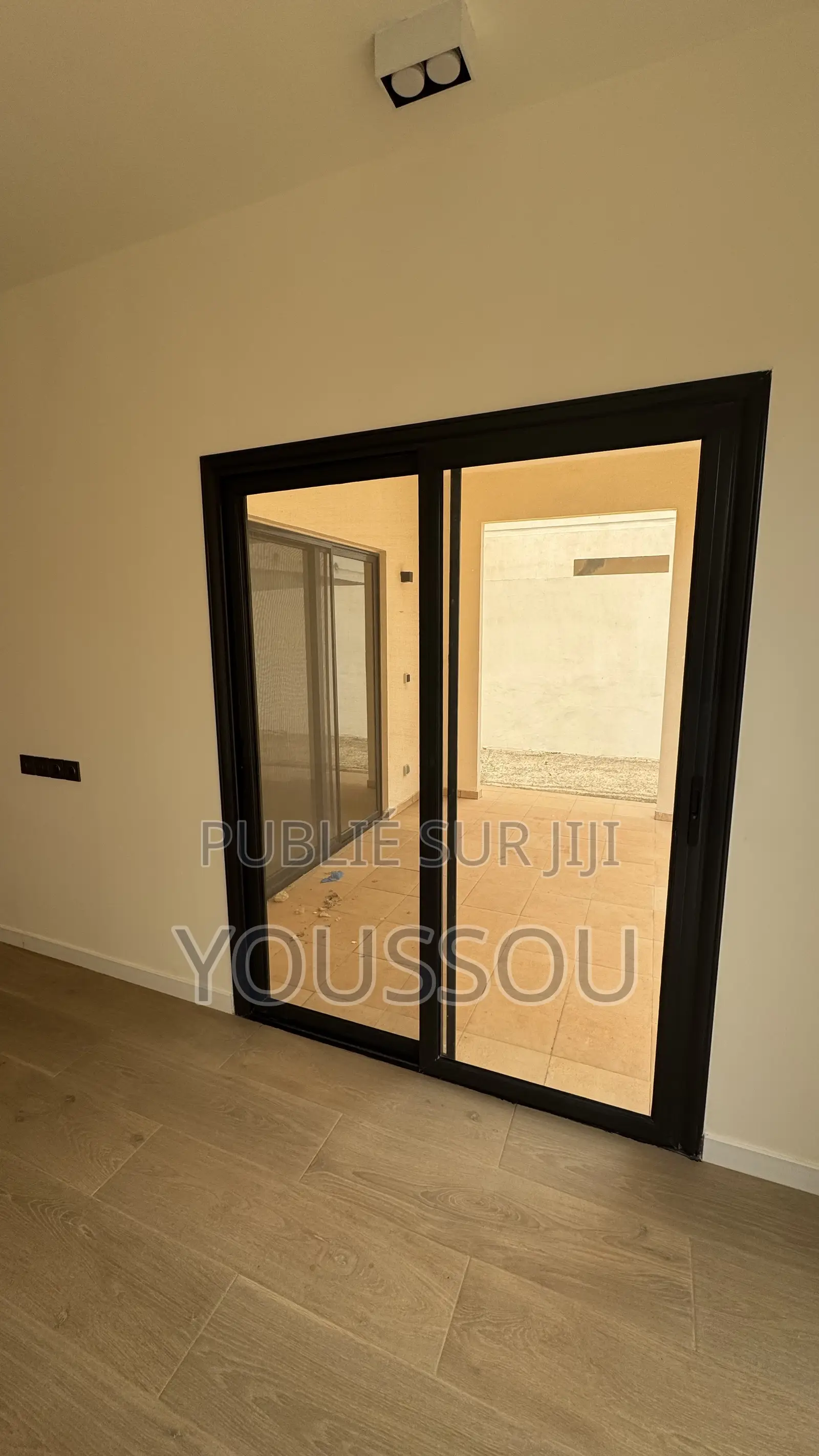 4chbre Villa dans Villa F5, Rufisque à Louer