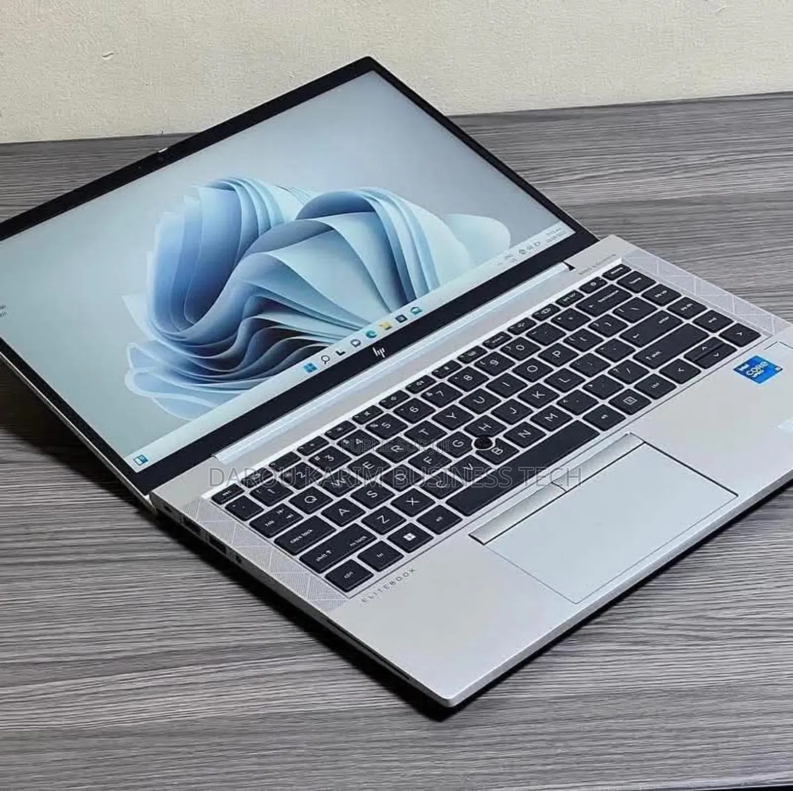 New HP EliteBook 830 G8 16GB Intel Core I5 SSD 256GB