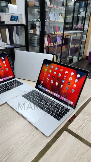 Ordinateur Portable Apple MacBook Pro 2017 8GB Intel Core I5 SSD 256GB