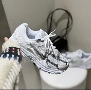 Nike Zoom Vomero 5 – Neuve | Tailles 37 À 45