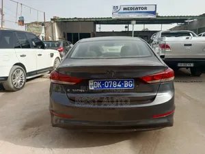 Hyundai Elantra 2018 Gris