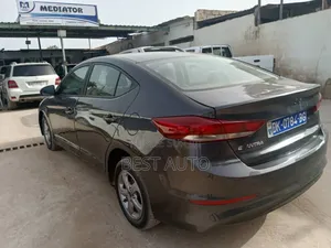 Hyundai Elantra 2018 Gris