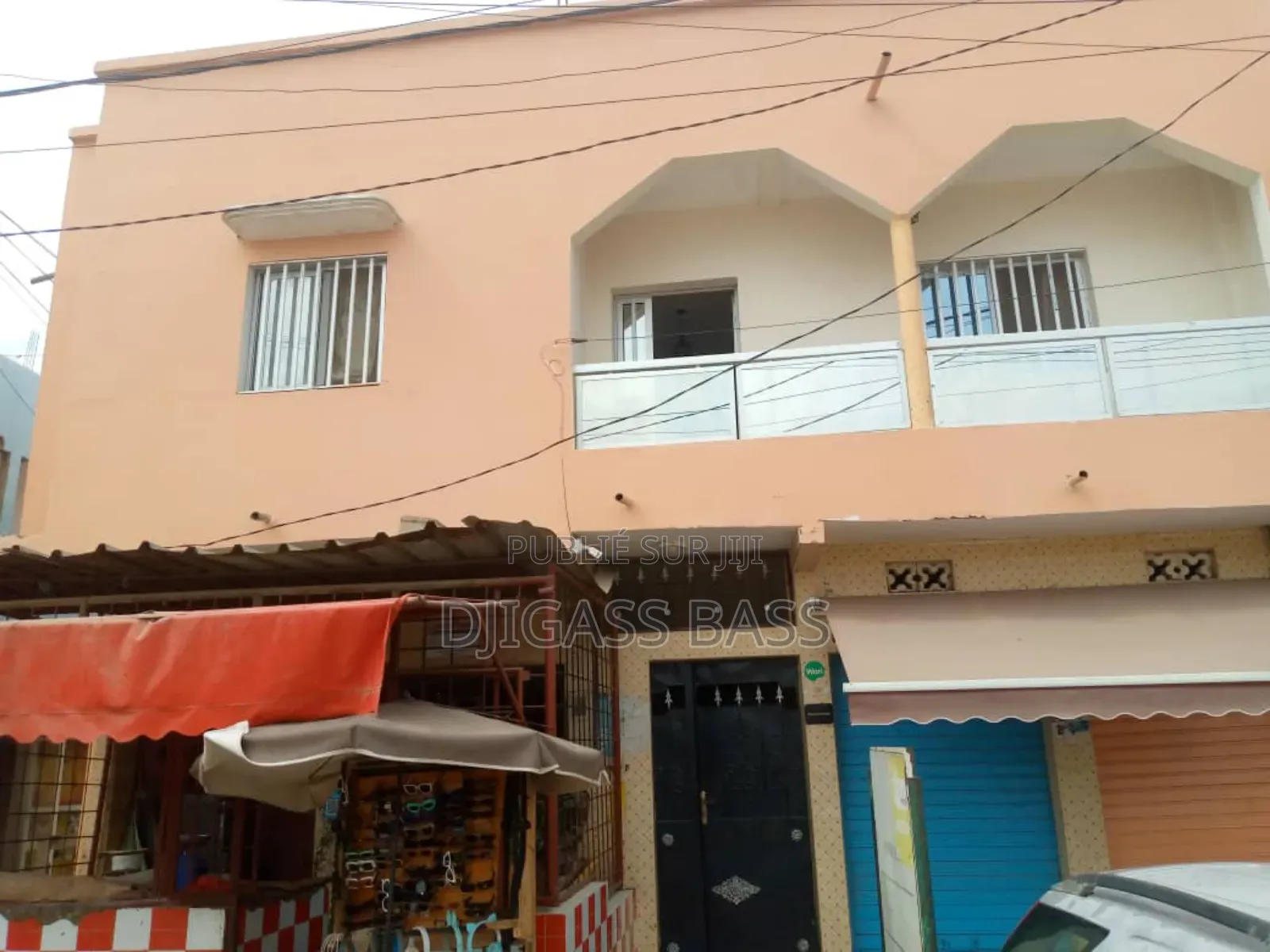 Furnished 3chbre Villa dans Keur Momar Sarr à Vendre