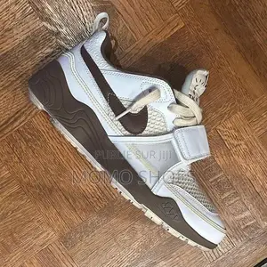 Photo - Nike Zoom Field Jaxx Travis Scott Light Chocolate