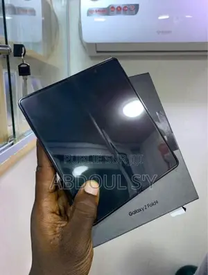 Photo - New Samsung Galaxy Fold 512 GB Noir