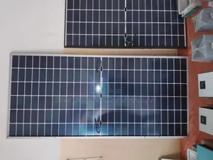 Photo - Panneaux Solaire Et Des Projecteurs Solaires