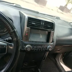 Photo - Toyota Land Cruiser Prado 2015 Blanc