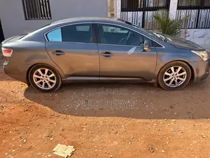 Toyota Avensis 2012 Gris