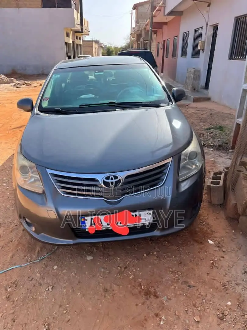 Toyota Avensis 2012 Gris