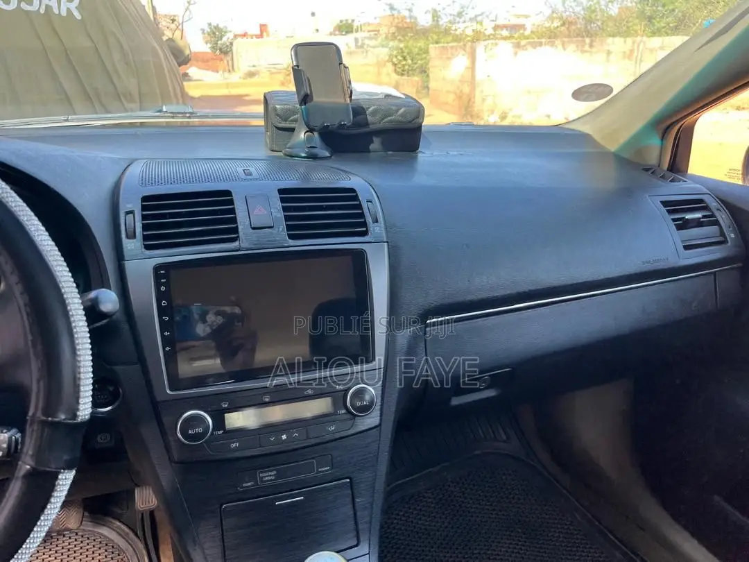 Toyota Avensis 2012 Gris