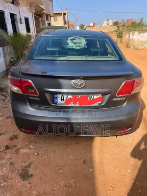 Toyota Avensis 2012 Gris