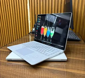 New Microsoft Surface Laptop 2 8GB Intel Core I7 SSD 256GB