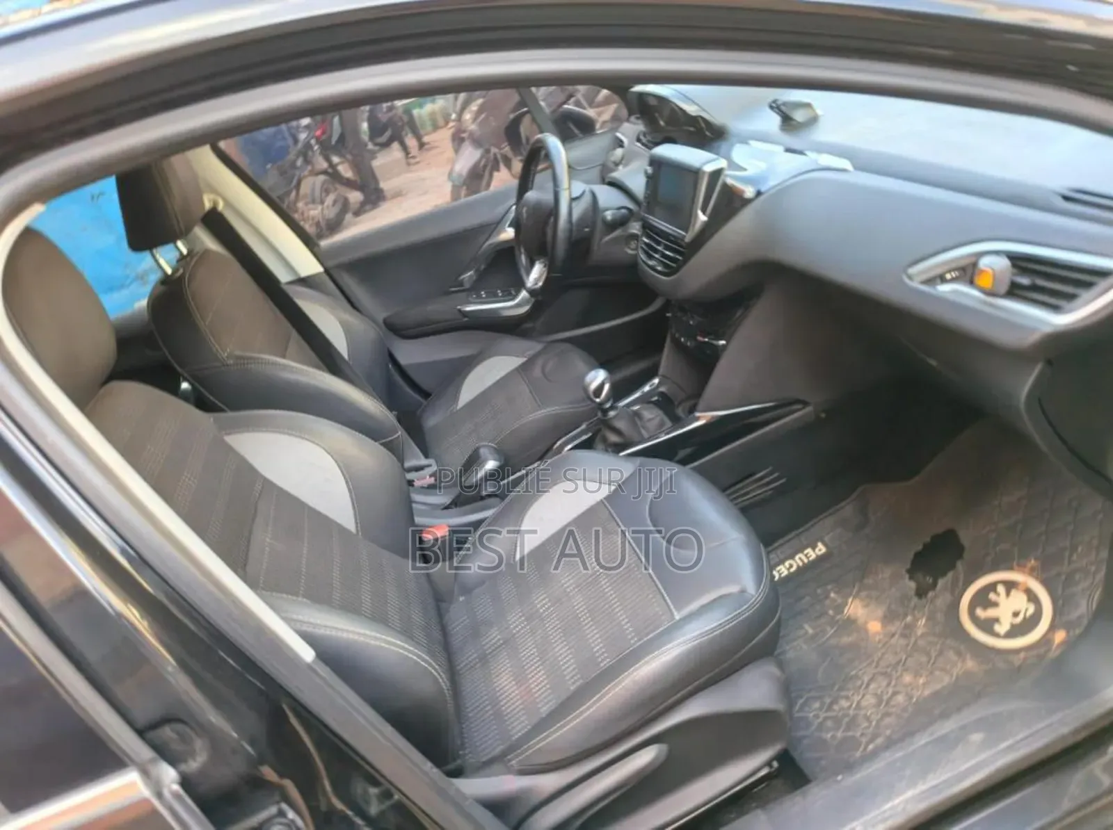 PEUGEOT 2008 2017 Noir