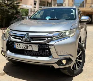 Photo - Mitsubishi Pajero 2018 Gris