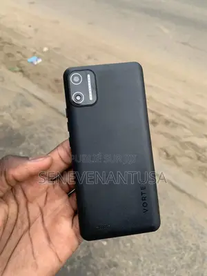 Photo - New BLU G33 16 GB Black