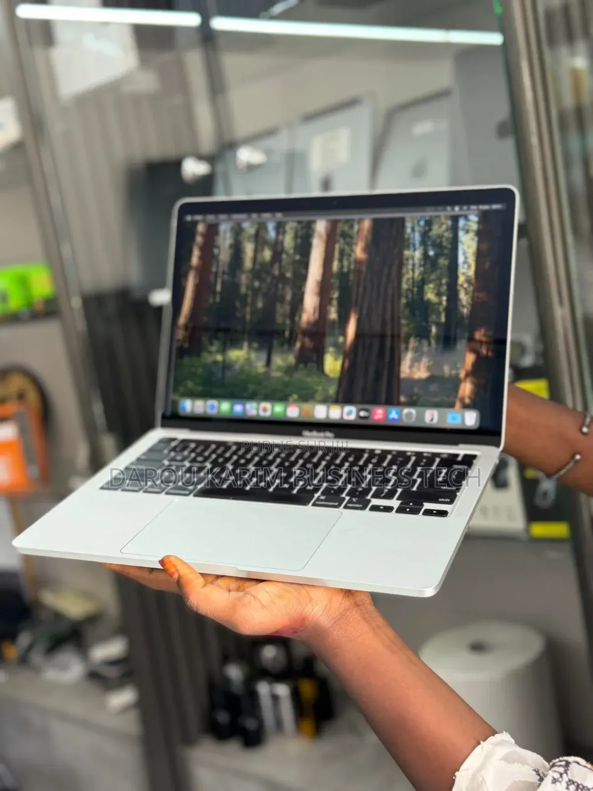 New Pomme MacBook Pro 2020 16GB Intel Core I5 SSD 256GB