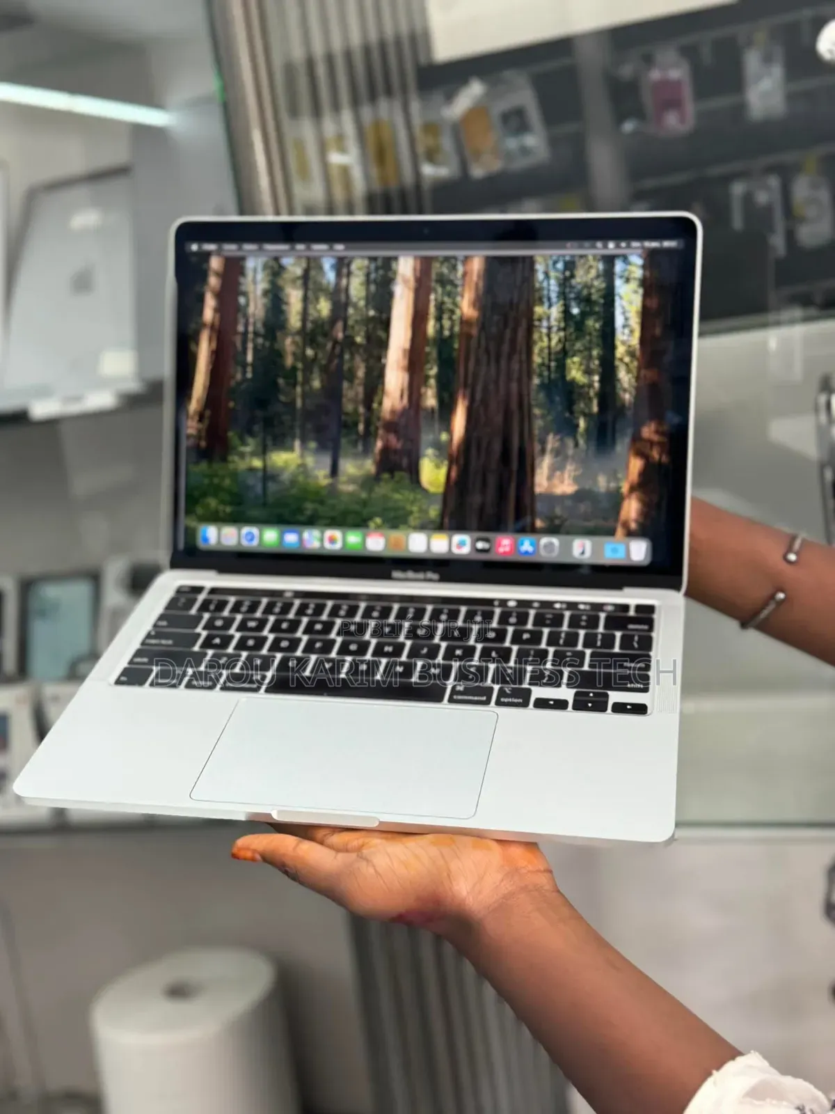 New Pomme MacBook Pro 2020 16GB Intel Core I5 SSD 256GB