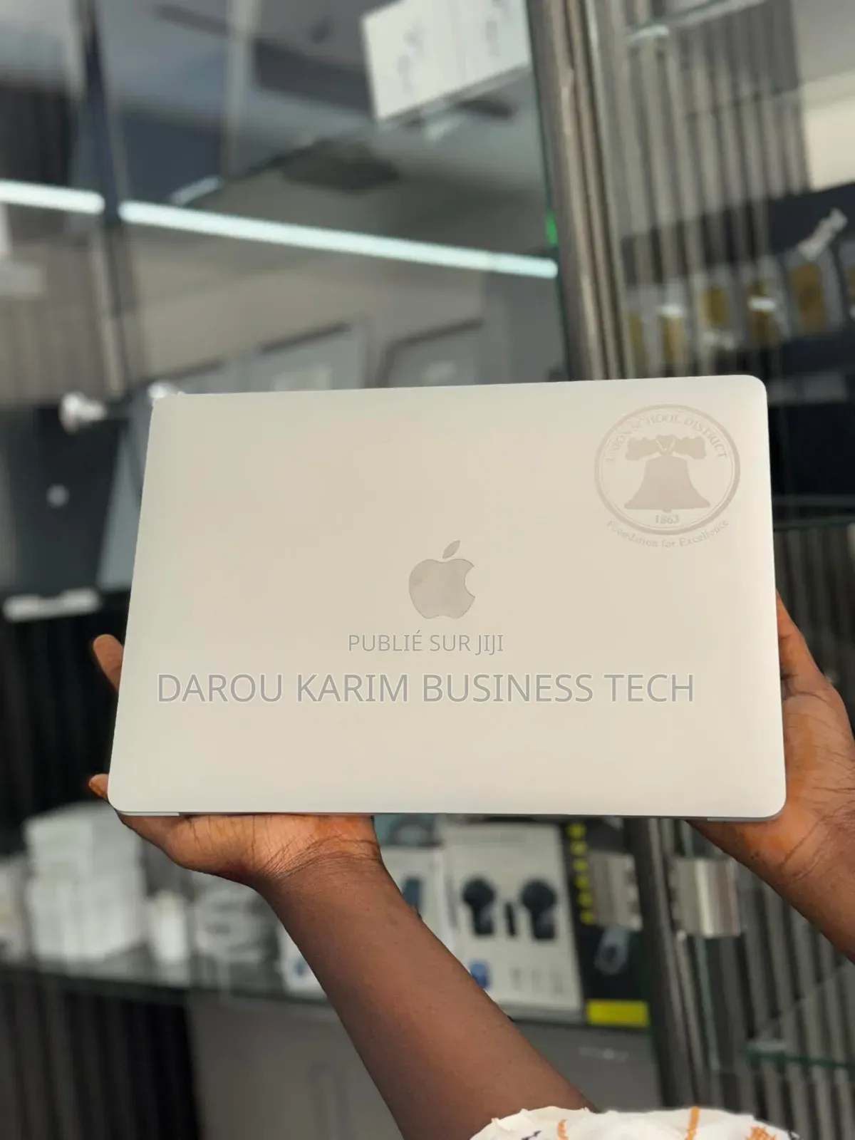 New Pomme MacBook Pro 2020 16GB Intel Core I5 SSD 256GB