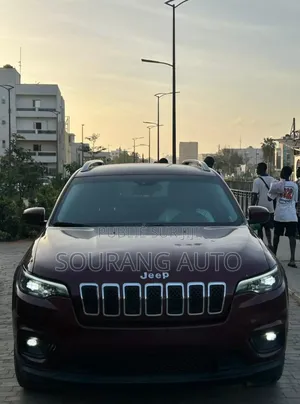 Photo - Jeep Cherokee Latitude Plus 4x4 2019 Rouge