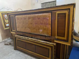 Double Lit Avec Coiffeuse